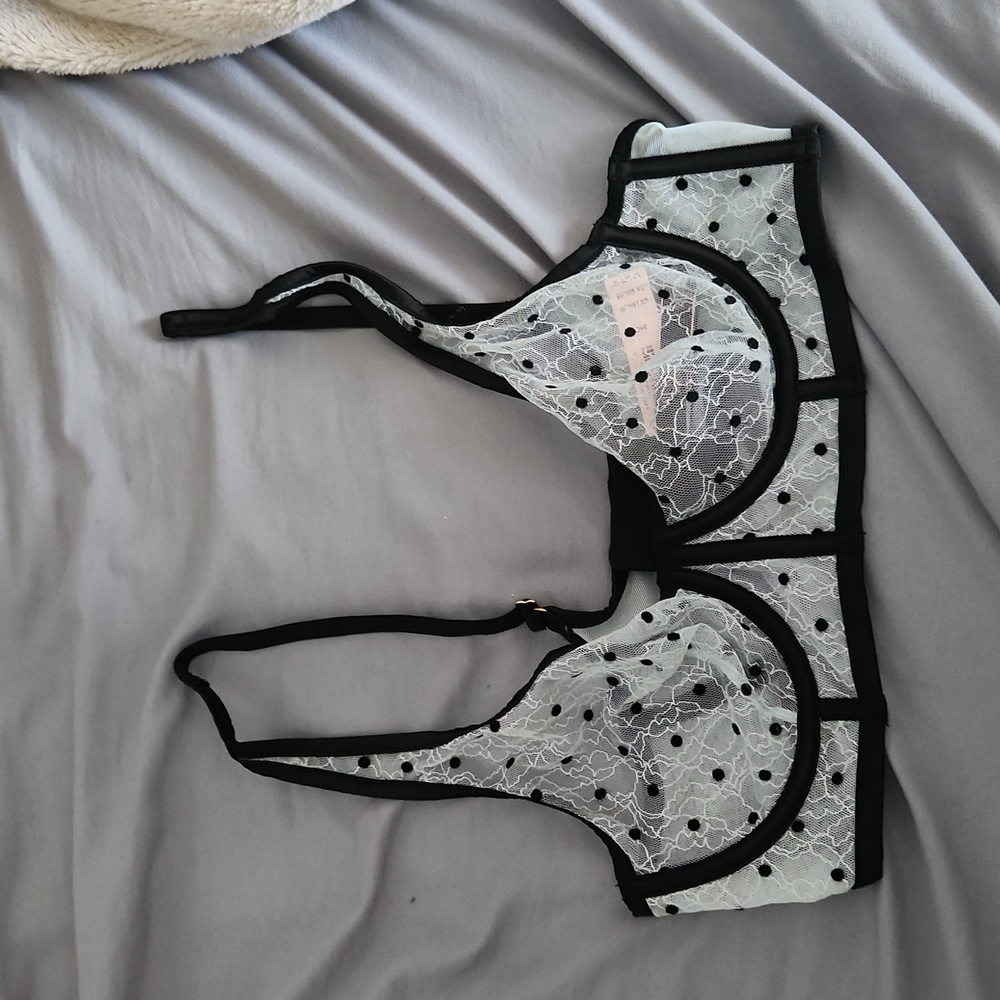 Brand NEW Victoria's Secret Bra